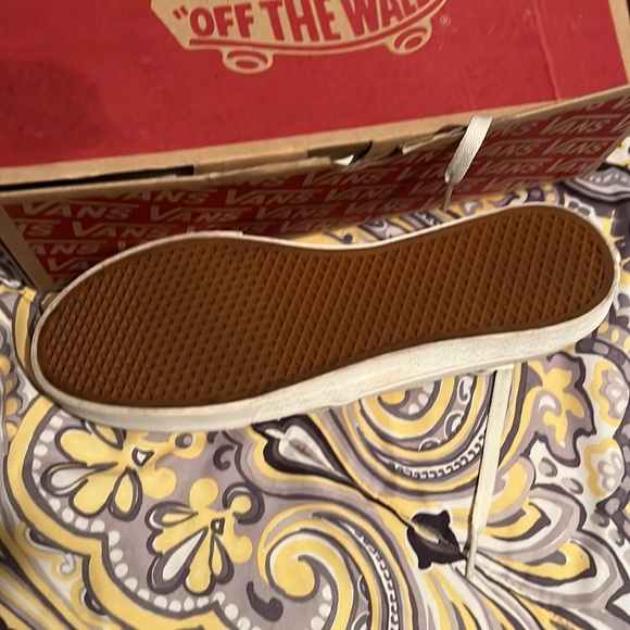 I bought these them off of a girl and they got a spot two spots on the right - Picture 6 of 8